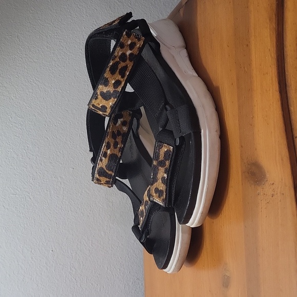 Johnston & Murphy Cheetah Leopard Print Velcro Dad Sandals Size 6.5 GUC Spring - Picture 3 of 8